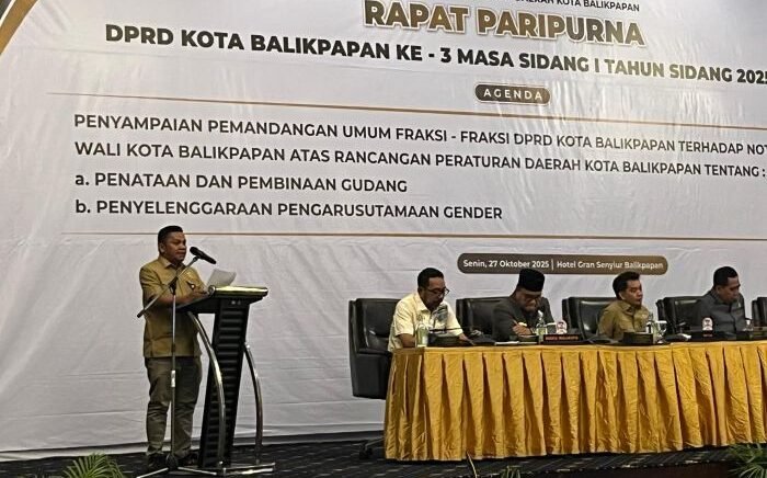 Juru bicara Fraksi PKB, Muhammad Hamid Juru bicara Fraksi PKB, Muhammad Hamid, dalam Rapat Paripurna DPRD Kota Balikpapan, pada Senin (27/10/2025). Foto: BorneoFlash/Ardian