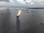 KPB berhasil menyalakan flare pada unit HCC, menandai dimulainya tahap commissioning atau uji coba peralatan menuju pengoperasian penuh kilang baru. Foto: HO/KPB