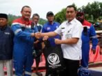 KPI Unit Balikpapan menyalurkan bantuan bagi keluarga terdampak tanah longsor di RT 60 KPI Unit Balikpapan menyalurkan bantuan bagi keluarga terdampak tanah longsor di RT 60, Kelurahan Muara Rapak, Kecamatan Balikpapan Utara. Area Manager Communication, Relations & CSR PT KPI Unit Balikpapan, Dodi Yapsenang, menyerahkan bantuan pada Kamis (23/10/2025). Foto: HO/KPI Unit Balikpapan