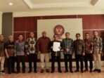 KPPU menetapkan PT Bukit Asam Tbk (PTBA) sebagai perusahaan sektor pertambangan pertama yang memperoleh pengesahan Program Kepatuhan Persaingan Usaha. Foto: HO/KPPU