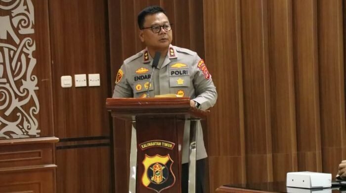 Kapolda Kaltim Irjen Pol Endar Priantoro, S.H., S.I.K., C.F.E., M.H., Saat Buka Taklimat Awal Audit Kinerja Polda Kaltim Tahap II TA.2025 di Rupatama Polda Kaltim, pada Senin (13/10/2025). Foto: HO/Humas Polda Kaltim