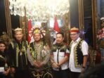Kapolda Kaltim Irjen Pol. Endar Priantoro Kapolda Kaltim Irjen Pol. Endar Priantoro, S.H., S.I.K., C.F.E., M.H. melaksanakan silaturahmi ke kediaman Ketua Umum Dewan Adat Dayak (DAD) Kaltim Victor Juan, S.H., M.H., di Perumahan Bumi Sempaja, Kota Samarinda, pada Selasa (21/10/2025). Foto: HO/Humas Polda Kaltim