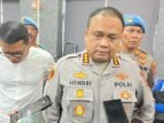 Kapolresta Samarinda, Kombes Pol Hendri Umar Saat Memberikan Keterangan Pers Terkait Pelimpahan Kasus Bom Molotov Samarinda. Foto: BorneoFlash/Nur Ainunnisa