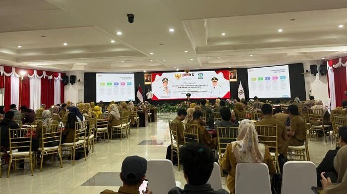 KemenPAN-RB saat melakukan Pendampingan SP, SIPPN, dan Standardisasi Jenis Pelayanan Pemerintah Kota Balikpapan di Balai Kota Balikpapan, pada Senin (7/10/2025). Foto: BorneoFlash/Niken Sulastri