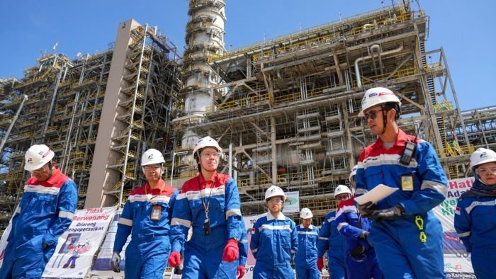 Kemenko Perekonomian bersama Kementerian ESDM melakukan kunjungan langsung untuk meninjau perkembangan proyek RDMP Balikpapan dan Lawe-Lawe Kemenko Perekonomian bersama Kementerian ESDM melakukan kunjungan langsung untuk meninjau perkembangan proyek RDMP Balikpapan dan Lawe-Lawe, Selasa (14/10/2025). Foto: HO/KPB