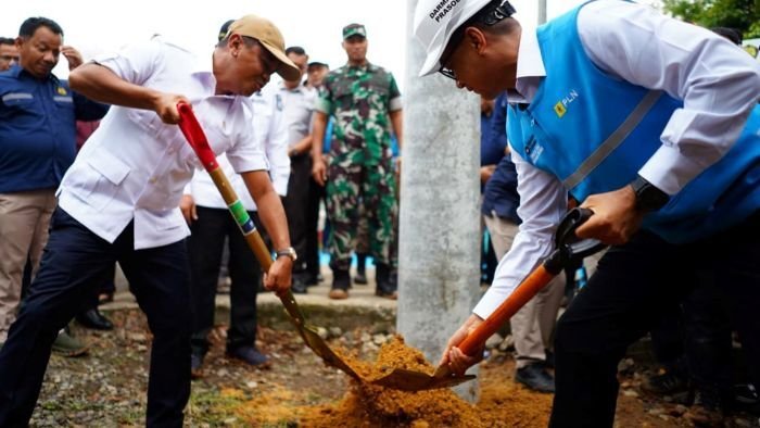 Kementerian ESDM bersama PT PLN menggelar program Listrik Desa (Lisdes). Foto: HO/ PT PLN (Persero)