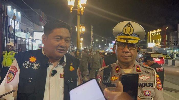 Kepala Dishub Balikpapan, Muhammad Fadli Pathurrahman bersama Kasat Lantas Balikpapan Kompol M.D. Djauhari. Foto: BorneoFlash/Ardian
