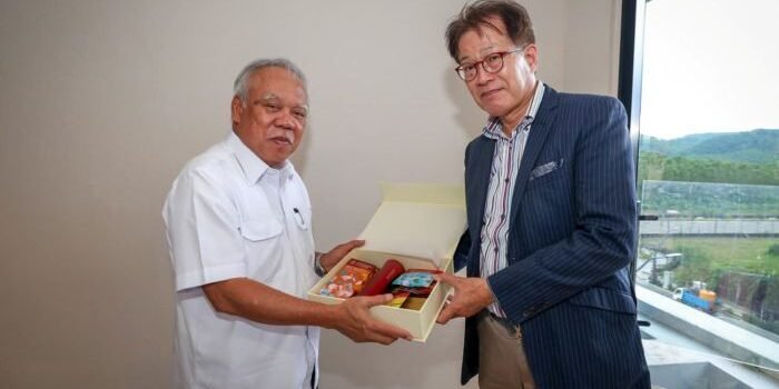 Kepala Otorita IKN Basuki Hadimuljono menerima kunjungan delegasi dari misi bisnis tingkat prefektur yang diselenggarakan oleh Kantor JETRO Saga di Kawasan Inti Pusat Pemerintahan IKN, Rabu (22/10/2025). Foto: HO/Humas Otorita IKN