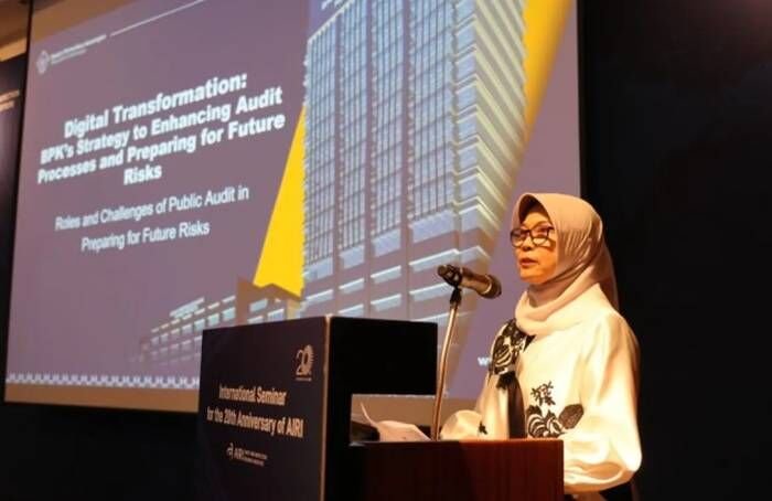 Ketua Badan Pemeriksa Keuangan (BPK) Isma Yatun berbicara saat menjadi pembicara utama dalam seminar internasional yang digelar di Seoul, Republik Korea, Selasa (30/9/2025). FOTO : ANTARA/HO-BPK