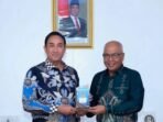 Ketua Umum PWI Pusat Akhmad Munir (kanan) saat silaturahim bersama Kepala BNN RI Komjen Pol. Suyudi Ario Seto (kiri) di Jakarta, Senin (20/10/2025). FOTO : ANTARA/HO-Persatuan Wartawan Indonesia Pusat Ketua Umum PWI Pusat Akhmad Munir (kanan) saat silaturahim bersama Kepala BNN RI Komjen Pol. Suyudi Ario Seto (kiri) di Jakarta, Senin (20/10/2025). FOTO : ANTARA/HO-Persatuan Wartawan Indonesia Pusat
