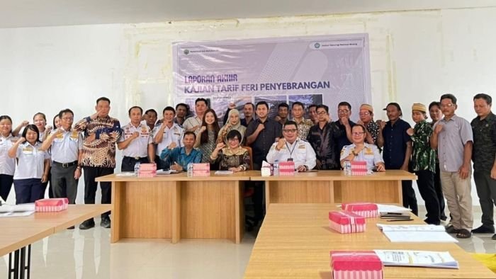Laporan Akhir Kajian Tarif Feri Penyeberangan Tahun Anggaran 2025 Dishub Kabupaten Mahulu menggelar presentasi Laporan Akhir Kajian Tarif Penyeberangan, yang digelar di Cafetaria Kantor Bupati Mahulu, pada Kamis (09/10/2025). Foto: HO/Prokopim Pemkab Mahulu