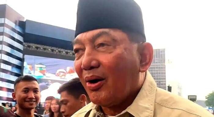 Menteri Pertahanan (Menhan) Sjafrie Sjamsoeddin berbicara dengan awak media di Lapangan Silang Monas, Jakarta Pusat, Sabtu (4/10/2025). FOTO : ANTARA/Nadia Putri Rahmani/pri.