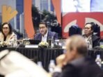 Menteri Ekonomi Kreatif Teuku Riefky Harsya (tengah) didampingi Deputi Bidang Pengembangan Strategis Cecep Rukendi (kanan) dan Staf Ahli Bidang Diplomasi Ekonomi Kementerian Luar Negeri Zelda Wulan Kartika (kiri) pada acara Friends of Creative Economy (FCE) Meeting 2025 di Jakarta, Selasa (21/10/2025). FOTO : ANTARA/Dhemas Reviyanto/rwa/am. Menteri Ekonomi Kreatif Teuku Riefky Harsya (tengah) didampingi Deputi Bidang Pengembangan Strategis Cecep Rukendi (kanan) dan Staf Ahli Bidang Diplomasi Ekonomi Kementerian Luar Negeri Zelda Wulan Kartika (kiri) pada acara Friends of Creative Economy (FCE) Meeting 2025 di Jakarta, Selasa (21/10/2025). FOTO : ANTARA/Dhemas Reviyanto/rwa/am.