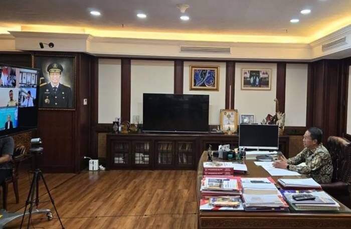 Menteri Hukum RI Supratman Andi Agtas dalam pertemuan dengan seluruh duta besar dan perwakilan RI di luar negeri secara daring, Selasa (14/10/2025). FOTO : ANTARA/HO-Kementerian Hukum RI