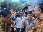Menteri Keuangan Purbaya Yudhi Sadewa disambut oleh Menteri PU Dody Hanggodo dalam kunjungan ke Kementerian PU di Jakarta, Jumat (17/10/2025). FOTO : ANTARA/Aji Cakti