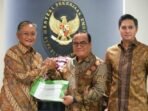 (ki:ka) Menteri Pekerjaan Umum, Dody Hanggodo bersama Wakil Wali Kota Balikpapan, Bagus Susetyo dan Ketua Fraksi Gerindra DPR RI, Budisatrio Djiwandono. Foto: BorneoFlash/Ist