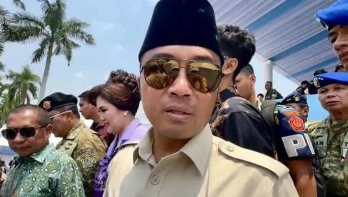 Menteri Sekretaris Negara Prasetyo Hadi, yang juga Juru Bicara Presiden RI, menjawab pertanyaan wartawan saat dia ditemui selepas acara peringatan HUT Ke-80 TNI di Lapangan Silang Monas, Jakarta, Minggu (5/10/2025). FOTO : ANTARA/HO-Dokumentasi Pribadi.