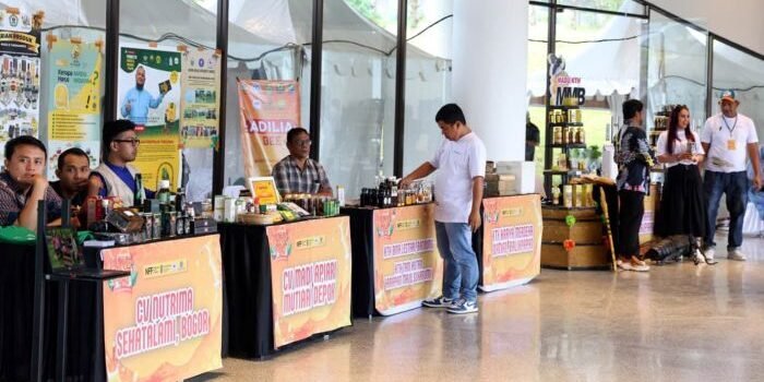 Otorita IKN bekerja sama dengan Asosiasi Perlebahan Indonesia menyelenggarakan Nusantara Honey Fest dengan beragam kegiatan mulai dari pameran hingga talkshow madu  pada Sabtu-Minggu (26-27 Oktober 2025) di Sentra Massa, IKN. Foto: HO/Humas Otorita IKN