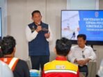 Otorita IKN menyerahkan bantuan pakaian layak pakai kepada para pekerja yang terdampak kebakaran di Hunian Pekerja Konstruksi (HPK) Site 1A Tower Nusa Indah di HPK 1 IKN, pada Senin (06/10/2025). Foto: HO/Humas Otorita IKN