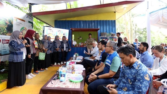 PHM menerima kunjungan delegasi The Deutsche GIZ GmbH PHM menerima kunjungan delegasi The Deutsche GIZ GmbH, ke lokasi program CSR Wasteco, di TPAS Manggar, Balikpapan, pada Jumat (17/10/2025). Foto: HO/PHM