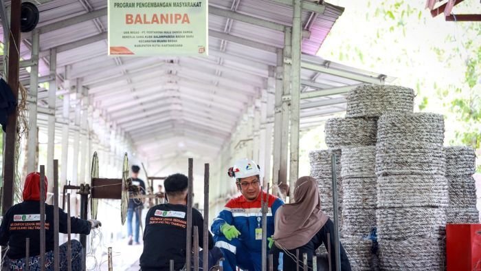 PHSS menerima Gold Award melalui Program Balanipa: We Cycle. Foto: HO/PHI