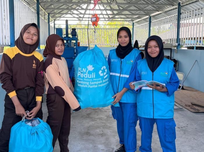 Dorong Inovasi Hijau, PLN dan SMKN 5 Balikpapan Luncurkan Buku dan Aplikasi ReplastApp 