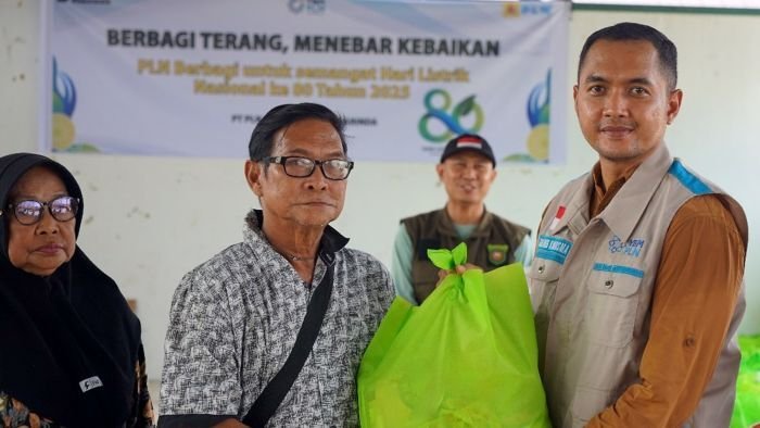 PLN UID Kaltimra bersama Yayasan Baitul Maal (YBM) PLN menyalakan bukan hanya listrik, tetapi juga semangat berbagi dan kepedulian. PLN UID Kaltimra bersama Yayasan Baitul Maal (YBM) PLN menyalakan bukan hanya listrik, tetapi juga semangat berbagi dan kepedulian. Foto: HO/PLN UID Kaltimra