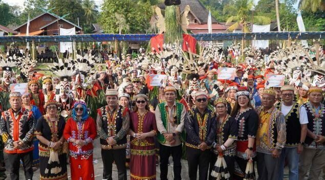 Pagelaran Hudoq Pekayang 2025 di Kampung Liu Mulang Pagelaran Hudoq Pekayang 2025 di Kampung Liu Mulang, Kecamatan Long Pahangai, Kabupaten Mahulu, pada Senin (20/10/2025). Foto: HO/Prokopim Mahulu