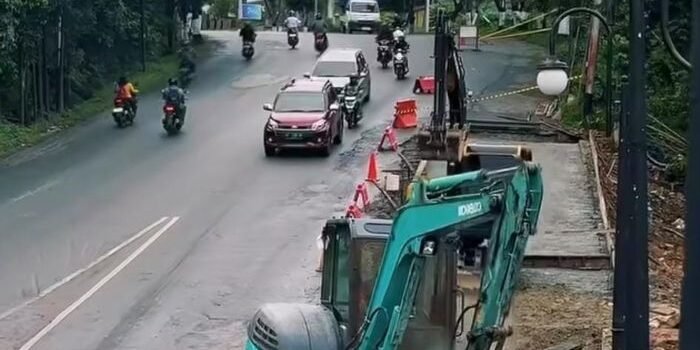 Pemkot Balikpapan melakukan perbaikan drainase di  Jalan MT Haryono Tanjakan Global. Foto: BorneoFlash/IST