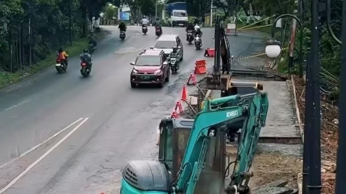 Pemkot Balikpapan melakukan perbaikan drainase di  Jalan MT Haryono Tanjakan Global. Foto: BorneoFlash/IST