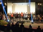 Penampilan panitia dan pengisi acara Simpul Dakwah “Muhammad, The Messenger of God” sesaat sebelum acara usai pada Ahad malam (28/9/2025). Foto: BorneoFlash/Ardian