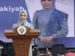 Tangkapan layar - Penasihat Dharma Wanita Persatuan (DWP) Kemendes PDT Ratu Rachmatuzakiyah memberikan sambutan dalam acara Mini Eco Fashion dan Talkshow Pewarna Alami di Kantor Direktorat Jenderal (Ditjen) Percepatan Pembangunan Daerah Tertinggal (PPDT) Kemendes PDT, Jakarta, Senin (27/10/2025). FOTO : ANTARA/Tri Meilani Ameliya. Tangkapan layar - Penasihat Dharma Wanita Persatuan (DWP) Kemendes PDT Ratu Rachmatuzakiyah memberikan sambutan dalam acara Mini Eco Fashion dan Talkshow Pewarna Alami di Kantor Direktorat Jenderal (Ditjen) Percepatan Pembangunan Daerah Tertinggal (PPDT) Kemendes PDT, Jakarta, Senin (27/10/2025). FOTO : ANTARA/Tri Meilani Ameliya.