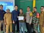 Perwakilan PLN UIP KLT, Forkopimcam Long Ikis, Kantor Wilayah Paser BIN Daerah Kalimantan Timur, serta para pemilik lahan terdampak proyek saat sosialisasi hasil penilaian ganti rugi lahan SUTT di Kantor Desa Samuntai, Kecamatan Long Ikis, pada Selasa (7/10/2025). Foto: HO/ PLN UIP KLT