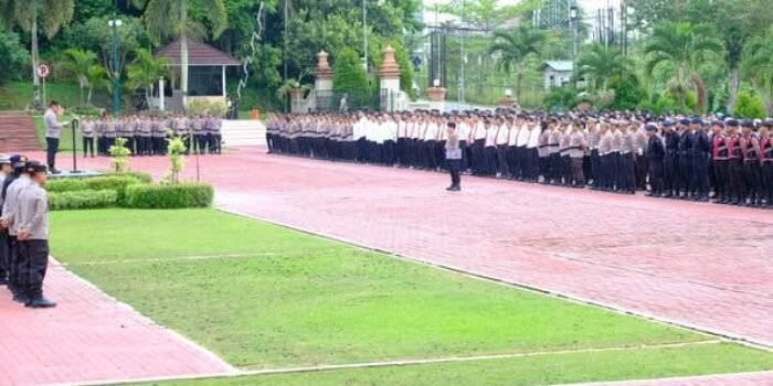 Apel pagi rutin yang dilaksanakan di halaman Mapolda Kaltim, pada Senin (06/10/2025). Foto: HO/Polda Kaltim