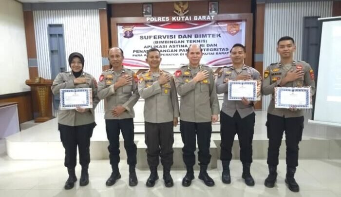 Polres Kutai Barat menyelenggarakan kegiatan Bimbingan Teknis (Bimtek) Aplikasi Astina Polri di Aula Mapolres Kutai Barat, pada Rabu (28/10/2025). Foto: HO/Humas Polda Kaltim