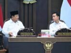 Wakil Presiden Gibran Rakabuming Raka (kanan) mendampingi Presiden Prabowo Subianto memimpin Sidang Kabinet Paripurna di Ruang Sidang Kabinet, Istana Kepresidenan. FOTO: ANTARA/HO-BPMI Setwapres. Wakil Presiden Gibran Rakabuming Raka (kanan) mendampingi Presiden Prabowo Subianto memimpin Sidang Kabinet Paripurna di Ruang Sidang Kabinet, Istana Kepresidenan. FOTO: ANTARA/HO-BPMI Setwapres.