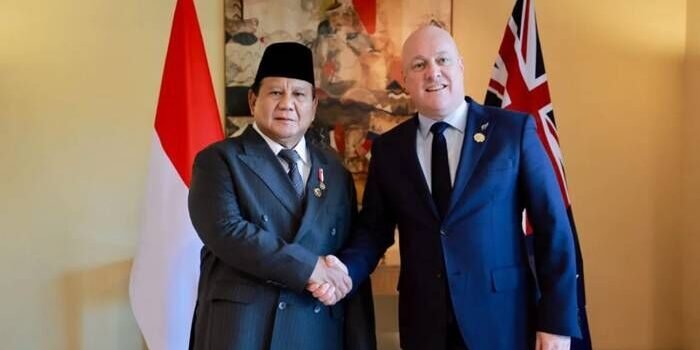 Presiden RI Prabowo Subianto mengadakan pertemuan bilateral dengan Perdana Menteri (PM) Selandia Baru Christopher Luxon di sela-sela rangkaian Konferensi Tingkat Tinggi (KTT) APEC 2025 di Gyeongju, Korea Selatan, Jumat (31/1/2025). FOTO : ANTARA/HO-Tim Me