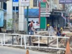 Proyek pembangunan drainase di Jalan M. Khalid Kota Samarinda. Foto: BorneoFlash/Nur Ainunnisa