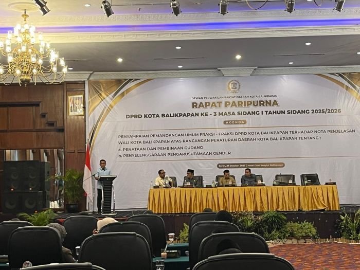 Rapat Paripurna DPRD Kota Balikpapan di Grand Senyiur Hotel Balikpapan Rapat Paripurna DPRD Kota Balikpapan di Grand Senyiur Hotel Balikpapan, pada hari Senin (27/10/2025). Foto: BorneoFlash/Ardian