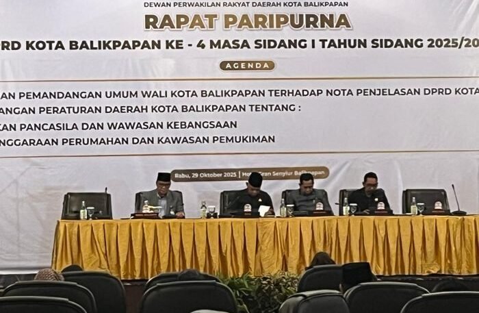 Rapat paripurna DPRD Kota Balikpapan yang digelar di Grand Senyiur Balikpapan, pada Rabu (29/10/2025). Foto: BorneoFlash/Ardian