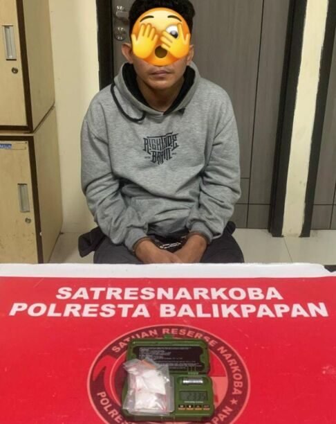 Satresnarkoba Polresta Balikpapan menangkap seorang pengedar narkotika di wilayah Balikpapan Barat. Foto: HO/Humas Polresta Balikpapan