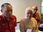 Sekretaris Jenderal Kementerian HAM Novita Ilmaris (tengah) menjawab pertanyaan wartawan di Jakarta, Jumat (31/10/2025). FOTO : ANTARA/Fath Putra Mulya Sekretaris Jenderal Kementerian HAM Novita Ilmaris (tengah) menjawab pertanyaan wartawan di Jakarta, Jumat (31/10/2025). FOTO : ANTARA/Fath Putra Mulya