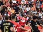 Semen Padang berhadapan dengan Bhayangkara FC (20/10/2025). Foto: Instagram/@semenpadangfcid Semen Padang berhadapan dengan Bhayangkara FC (20/10/2025). Foto: Instagram/@semenpadangfcid