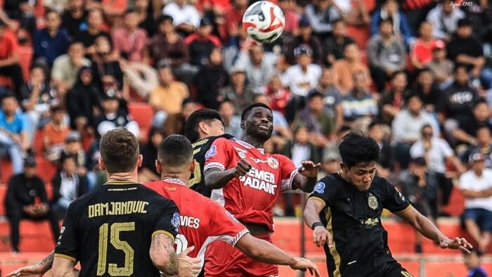 Semen Padang berhadapan dengan Bhayangkara FC (20/10/2025). Foto: Instagram/@semenpadangfcid Semen Padang berhadapan dengan Bhayangkara FC (20/10/2025). Foto: Instagram/@semenpadangfcid