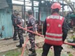 Tim Respon Bencana Batalyon A Pelopor Satbrimob Polda Kaltim Bantu Padamkan Kebakaran di Kelurahan Baru Ilir Balikpapan Barat. Foto: HO/Humas Polda Kaltim