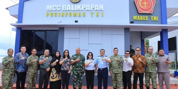 Pangdam VI/Mlw, Mayjen TNI Rudy Rachmat Nugraha, S.I.P., M.Sc., pada kegiatan Uji Fungsi Maritime Command Center (MCC) Pusinfomar TNI TA 2025 yang digelar di Posko Pengamanan Jalur Logistik Laut IKN Lanal Balikpapan, pada Rabu (22/10/2025). Foto: HO/Penda