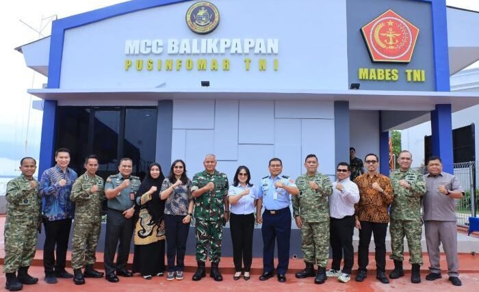 Uji Fungsi Maritime Command Center Pangdam VI/Mlw, Mayjen TNI Rudy Rachmat Nugraha, S.I.P., M.Sc., pada kegiatan Uji Fungsi Maritime Command Center (MCC) Pusinfomar TNI TA 2025 yang digelar di Posko Pengamanan Jalur Logistik Laut IKN Lanal Balikpapan, pada Rabu (22/10/2025). Foto: HO/Pendam VI/Mlw
