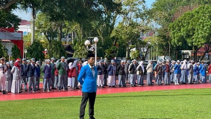 Upacara peringatan Hari Sumpah Pemuda ke-97 tahun 2025 di Halaman Balai Kota Balikpapan, Pada Selasa (28/10/2025). Foto: BorneoFlash/Ardian