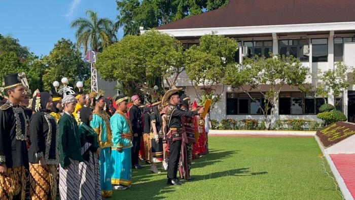 Upacara peringatan Hari Sumpah Pemuda ke-97 tahun 2025 di Halaman Balai Kota Balikpapan, Pada Selasa (28/10/2025). Foto: BorneoFlash/Ardian