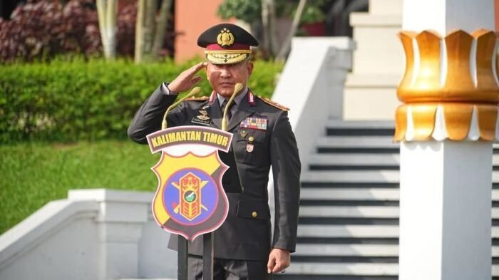 Wakapolda Kaltim Brigjen Pol Dr. H. M. Sabilul Alif, S.H., S.I.K., M.Si., memimpin pelaksanaan upacara yang berlangsung di Lapangan Mapolda Kaltim pada Rabu pagi (01/10/2025). Foto: HO/Humas Polda Kaltim